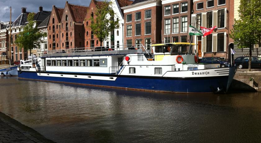 Luxury Hotelboat Zwaantje